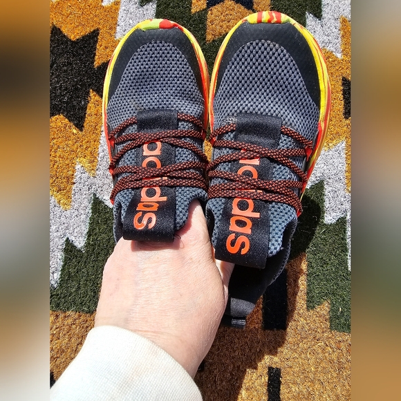 Adidas Kids Shoes Size 12 worn maybe 3X 🔥🔥🔥 - Picture 5 of 7